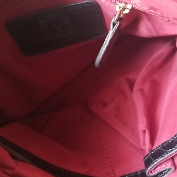 Anne Klein crocodile embossed crossbody bag - Picture 3 of 3